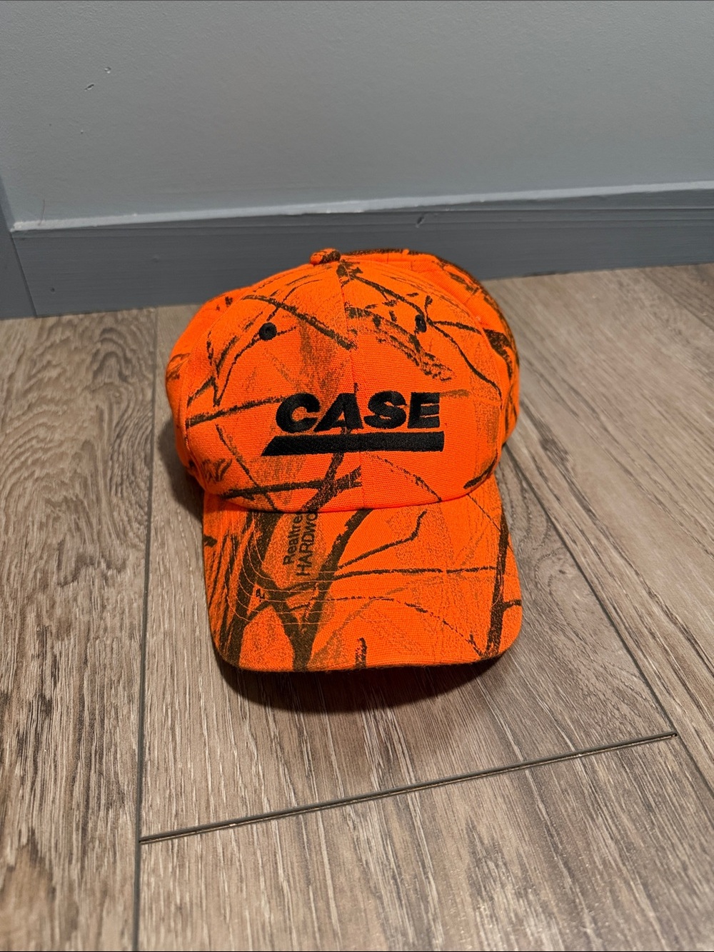 Legend Case orange camo hat
